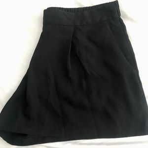 Gap Pleated Black Shorts